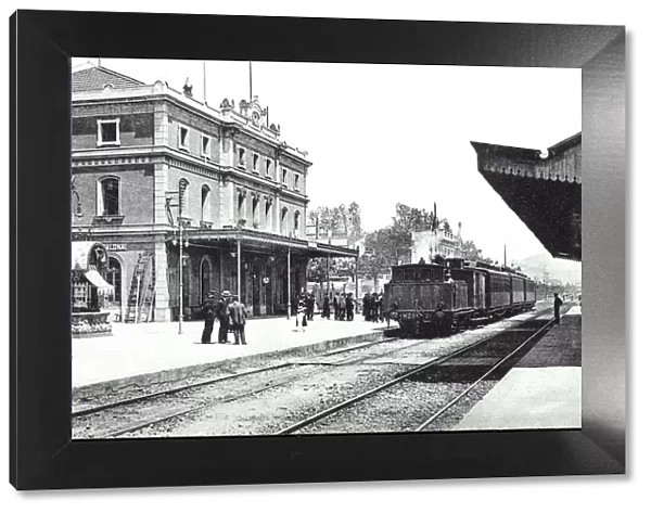 Passengers train entering the Badalona station, ??1910