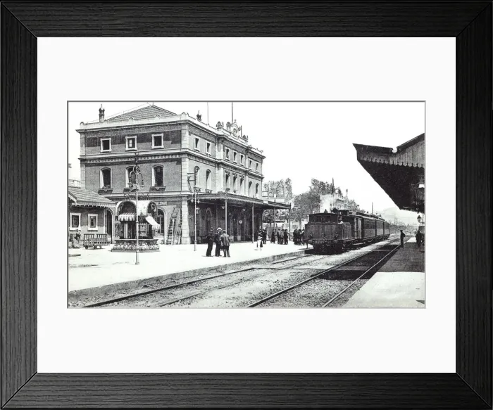 Framed Print : Passengers train entering the Badalona station, ??1910 Framed Print : Passengers train entering the Badalona station, ??1910