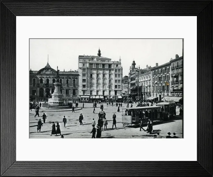 Framed Print : Electric Tram with trailer load circulating through the Plaza of the Constitution of Zaragoza Framed Print : Electric Tram with trailer load circulating through the Plaza of the Constitution of Zaragoza