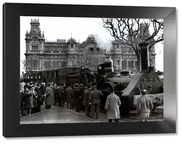 Centennial Train passing through the Gate of Peace, Barcelona 1948