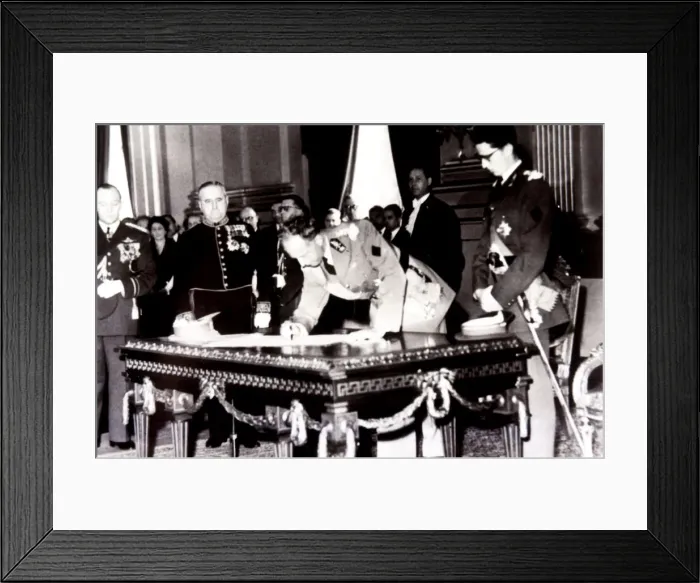Framed Print : 2683683 Framed Print : 2683683