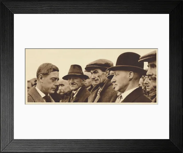 Framed Print : A talk with Ex-Service Men, South Wales, 1936 (1937) Framed Print : A talk with Ex-Service Men, South Wales, 1936 (1937)