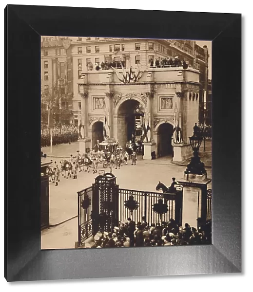Through the Sovereigns Gate, Marble Arch, May 12 1937