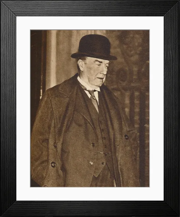 Framed Print : Mr. Baldwin Leaving No. 10 to Visit King Edward at The Fort, Dec 5 1936 (1937) Framed Print : Mr. Baldwin Leaving No. 10 to Visit King Edward at The Fort, Dec 5 1936 (1937)
