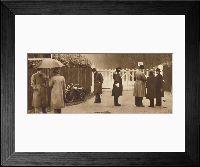 Framed Print : At the Gates, Fort Belvedere, 1936 (1937) Framed Print : At the Gates, Fort Belvedere, 1936 (1937)