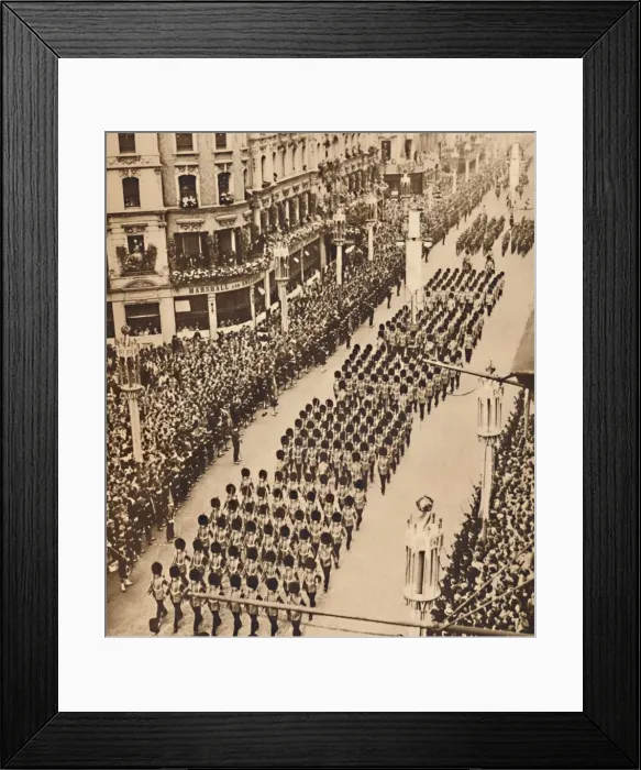 Framed Print : The Guards in Oxford Street, May 12 1937 Framed Print : The Guards in Oxford Street, May 12 1937