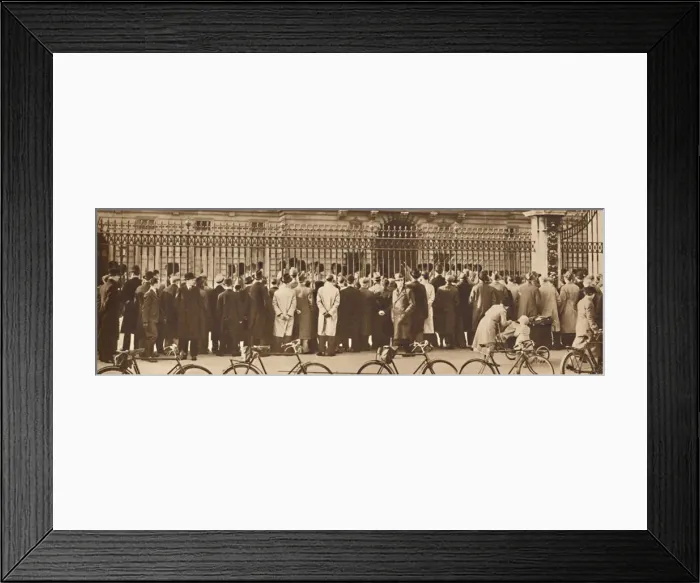 Framed Print : Changing of the Guard, Buckingham Palace, December 4th, 1936 (1937) Framed Print : Changing of the Guard, Buckingham Palace, December 4th, 1936 (1937)