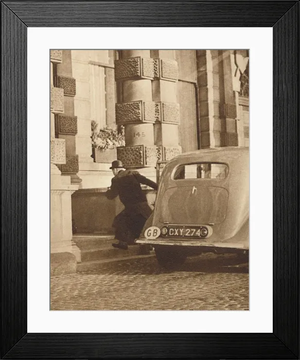 Framed Print : Hurrying Home - The Duke of York-December 4th, 1936 (1937) Framed Print : Hurrying Home - The Duke of York-December 4th, 1936 (1937)