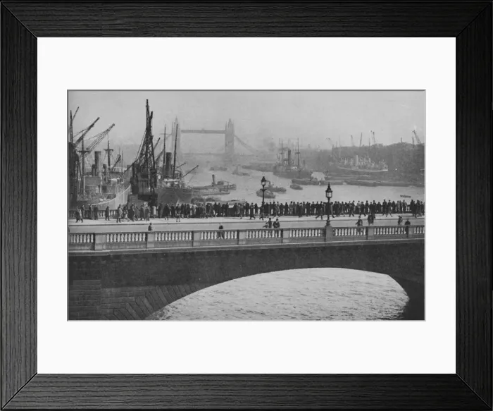Framed Print : The Upper Pool from London Bridge, one of the busiest sections of the Port of London, 1936 Framed Print : The Upper Pool from London Bridge, one of the busiest sections of the Port of London, 1936