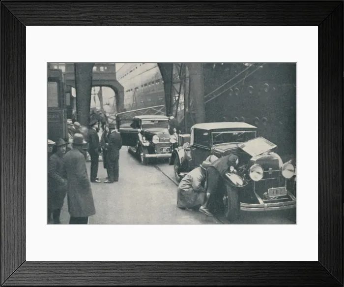 Framed Print : Customs Officers Examining Motor Cars at Southampton, 1937 Framed Print : Customs Officers Examining Motor Cars at Southampton, 1937