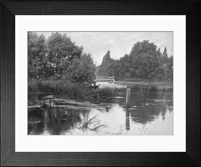 Framed Print : Pangbourne Weir, c1896 Framed Print : Pangbourne Weir, c1896