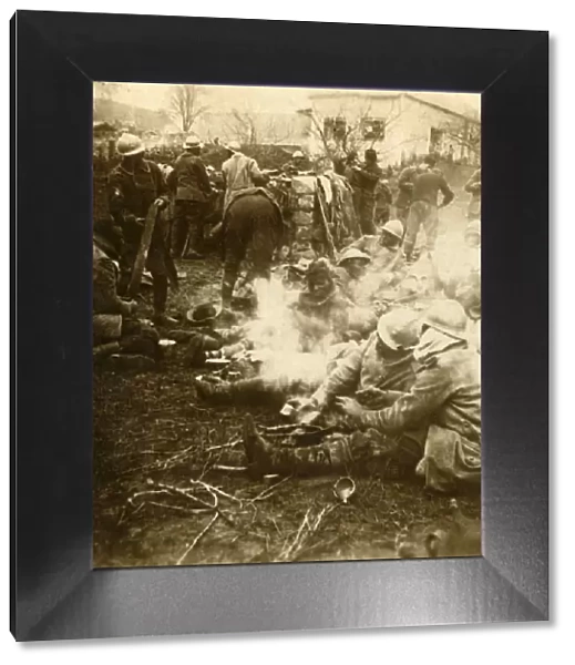 Infantrymen at makeshift kitchen, Cussy farm, Craonne, northern France, c1914-c1918