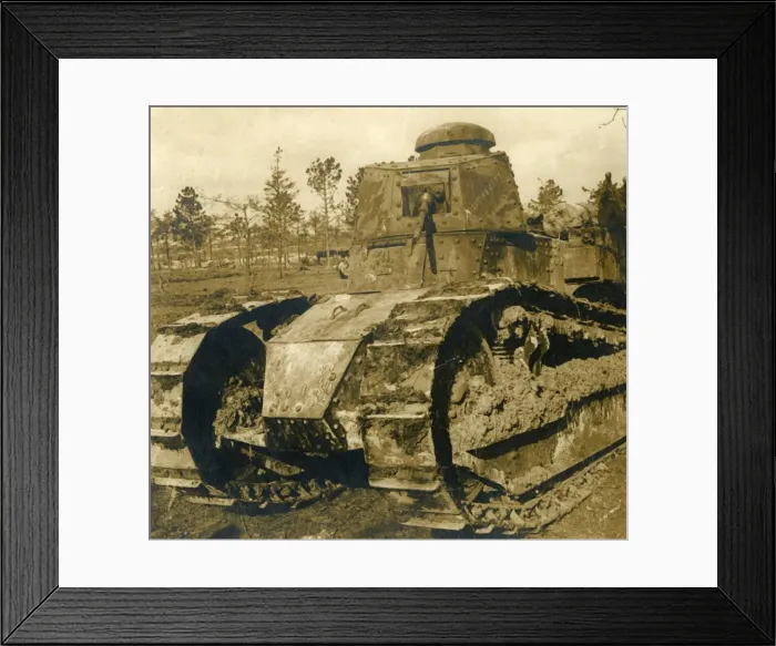 Framed Print : Renault tank, c1914-c1918 Framed Print : Renault tank, c1914-c1918