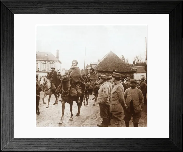 Framed Print : North African soldiers, c1914-c1918 Framed Print : North African soldiers, c1914-c1918