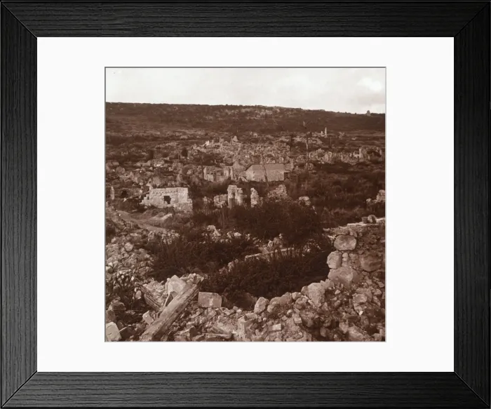 Framed Print : Ruins, Anizy-le-Chateau, northern France, c1914-c1918
