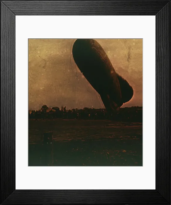 Framed Print : Barrage balloon, c1914-c1918 Framed Print : Barrage balloon, c1914-c1918