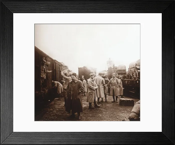 Framed Print : Soldiers going to the Somme, Epernay, northern France, c1914-c1918 Framed Print : Soldiers going to the Somme, Epernay, northern France, c1914-c1918