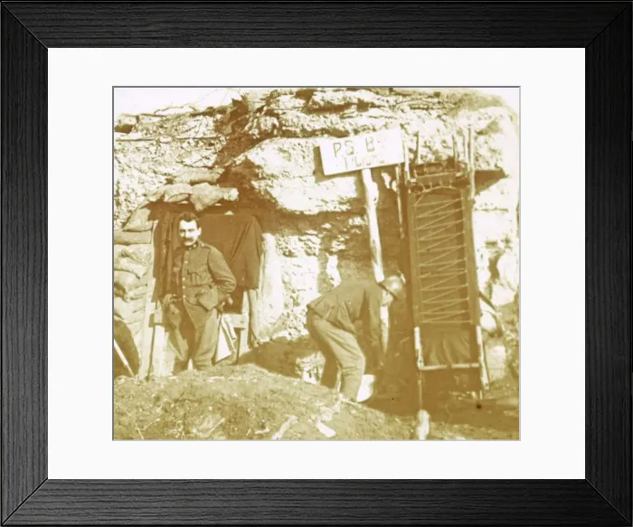 Framed Print : Soldiers in front line trenches, c1914-c1918 Framed Print : Soldiers in front line trenches, c1914-c1918