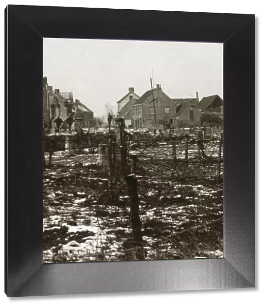 Barbed wire, Nieuwkapelle, Flanders, Belgium, c1914-c1918