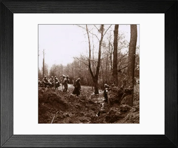 Framed Print : Advance on the Ailette, northern France, c1918 Framed Print : Advance on the Ailette, northern France, c1918
