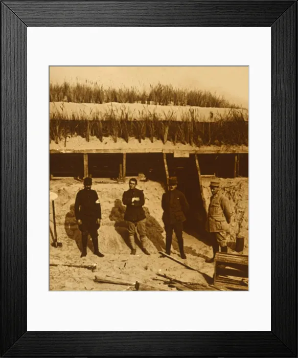 Framed Print : Soldiers at first aid post, c1914-c1918 Framed Print : Soldiers at first aid post, c1914-c1918