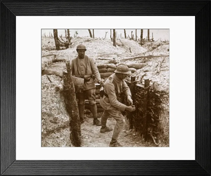 Framed Print : Throwing grenades, front line, c1914-c1918 Framed Print : Throwing grenades, front line, c1914-c1918