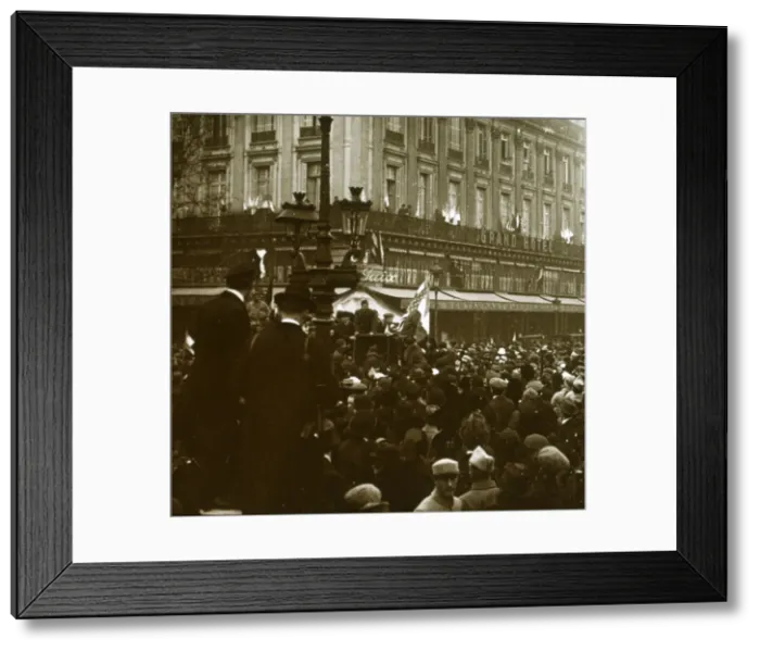 Framed Print : Armistice, Paris, 1918 Framed Print : Armistice, Paris, 1918