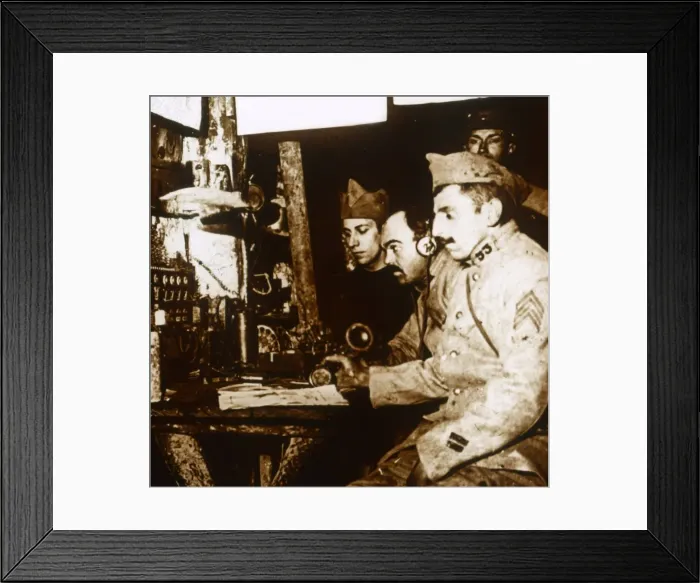 Framed Print : Telephonist, c1914-c1918 Framed Print : Telephonist, c1914-c1918