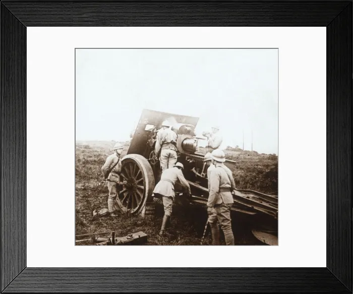 Framed Print : Howitzer battery, c1914-c1918 Framed Print : Howitzer battery, c1914-c1918