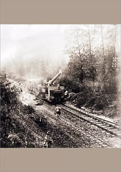 Heavy artillery on railway track, c1914-c1918