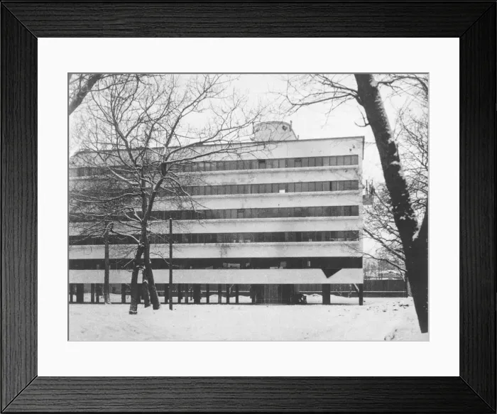 Framed Print : The Narkomfin Building in Moscow, 1928-1929 Framed Print : The Narkomfin Building in Moscow, 1928-1929