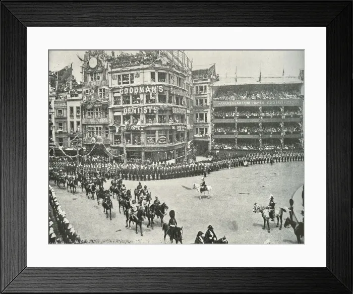Framed Print : Lord Roberts Superintending the Arrangements in St. Pauls Churchyard, 1897 Framed Print : Lord Roberts Superintending the Arrangements in St. Pauls Churchyard, 1897