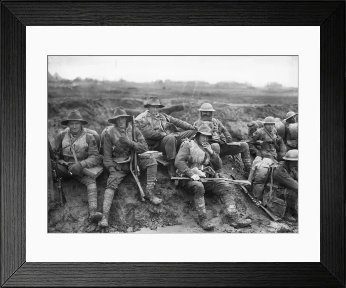 Framed Print : Australia in the Great War. Unidentified men of the 5th Division, 1916. Creator: Anonymous Framed Print : Australia in the Great War. Unidentified men of the 5th Division, 1916. Creator: Anonymous