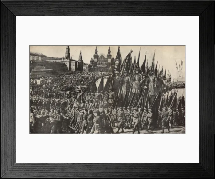 Framed Print : Illustration from USSR Builds Socialism, 1933. Creator: Lissitzky, El (1890-1941) Framed Print : Illustration from USSR Builds Socialism, 1933. Creator: Lissitzky, El (1890-1941)