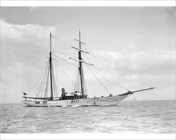 The sailing yacht Sea Belle under way, 1911. Creator: Kirk & Sons of Cowes