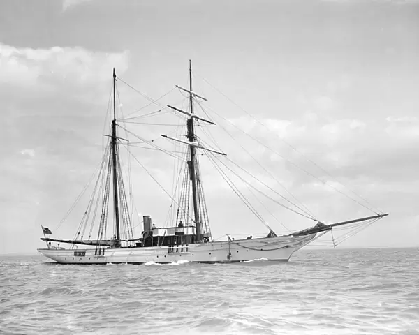The sailing yacht Sea Belle under way, 1911. Creator: Kirk & Sons of Cowes