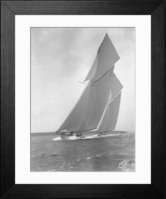 Framed Print : The 19-metre Corona & Octavia racing close-hauled, 1911 Framed Print : The 19-metre Corona & Octavia racing close-hauled, 1911