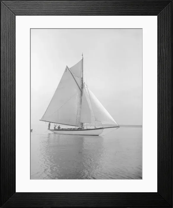 Framed Print : The cutter Wenda in light winds, 1912. Creator: Kirk & Sons of Cowes Framed Print : The cutter Wenda in light winds, 1912. Creator: Kirk & Sons of Cowes