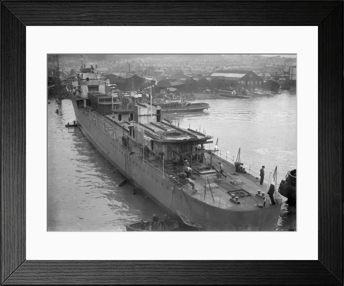 Framed Print : Navy ship under construction, 28th July 1937. Creator: Kirk & Sons of Cowes Framed Print : Navy ship under construction, 28th July 1937. Creator: Kirk & Sons of Cowes