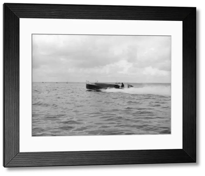 Framed Print : The hydroplane Izme, 1913. Creator: Kirk & Sons of Cowes