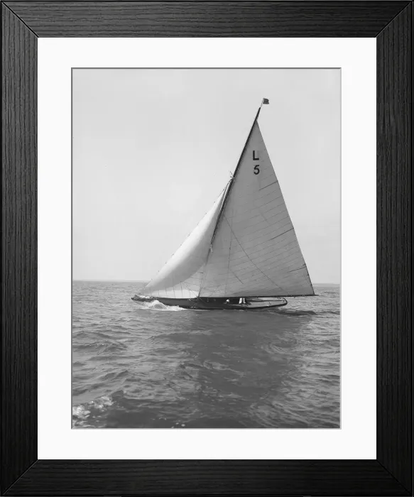 Framed Print : The 6 Metre Vanda sailing close-hauled, 1914. Creator: Kirk & Sons of Cowes Framed Print : The 6 Metre Vanda sailing close-hauled, 1914. Creator: Kirk & Sons of Cowes