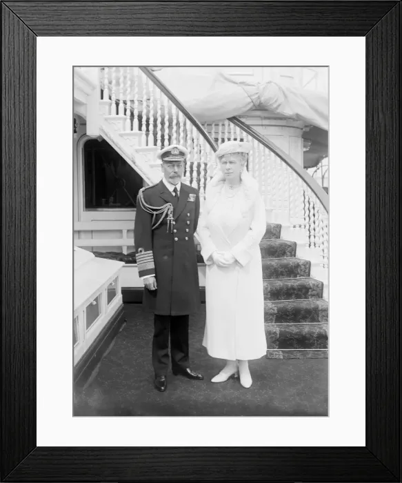 Framed Print : King George V and Queen Mary aboard HMY Victoria and Albert, 1935 Framed Print : King George V and Queen Mary aboard HMY Victoria and Albert, 1935
