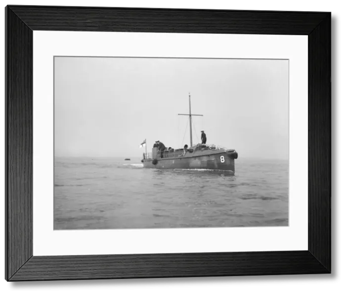 Framed Print : Motor yacht Mynonie II, 1914. Creator: Kirk & Sons of Cowes Framed Print : Motor yacht Mynonie II, 1914. Creator: Kirk & Sons of Cowes
