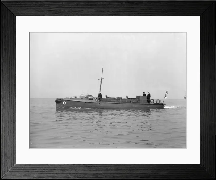 Framed Print : Motor yacht Mynonie II, 1914. Creator: Kirk & Sons of Cowes Framed Print : Motor yacht Mynonie II, 1914. Creator: Kirk & Sons of Cowes