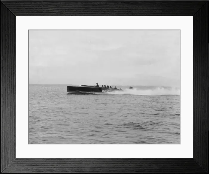 Framed Print : The hydroplane Maple Leaf IV, 1914. Creator: Kirk & Sons of Cowes Framed Print : The hydroplane Maple Leaf IV, 1914. Creator: Kirk & Sons of Cowes