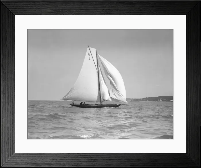 Framed Print : The 8 Metre Endrick, 1911. Creator: Kirk & Sons of Cowes Framed Print : The 8 Metre Endrick, 1911. Creator: Kirk & Sons of Cowes