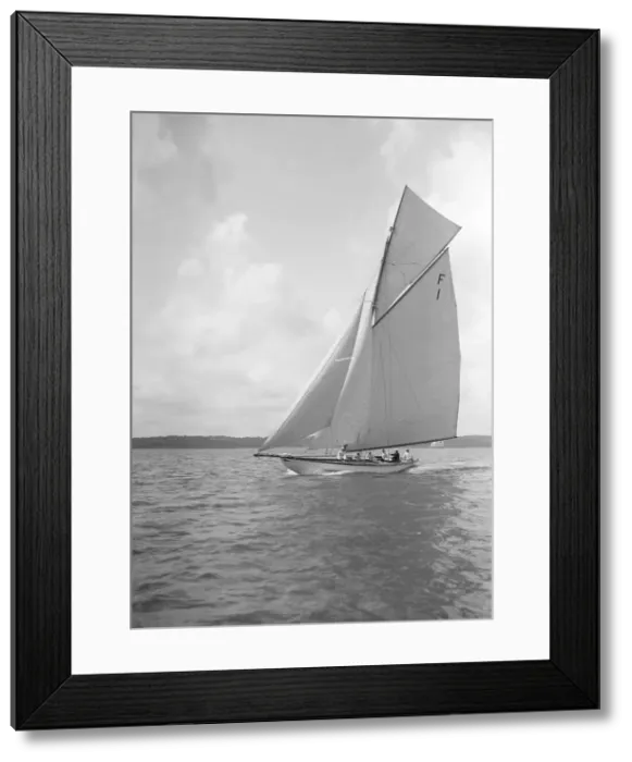 Framed Print : The International 10 Metre class Irex (F1) sailing close-hauled, 1911. Creator Framed Print : The International 10 Metre class Irex (F1) sailing close-hauled, 1911. Creator