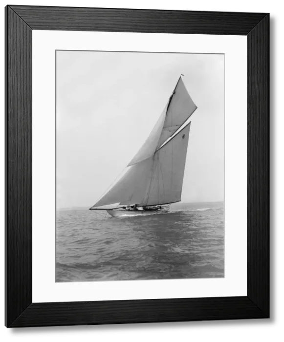Framed Print : The 15 Metre cutter Ma oona sailing close-hauled, 1914. Creator: Kirk & Sons of Cowes Framed Print : The 15 Metre cutter Ma oona sailing close-hauled, 1914. Creator: Kirk & Sons of Cowes
