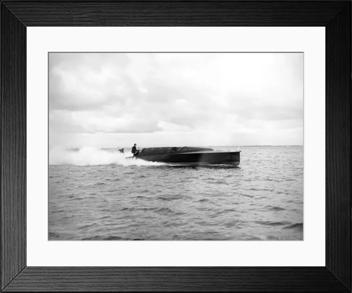 Framed Print : The hydroplane Maple Leaf IV, 1913. Creator: Kirk & Sons of Cowes Framed Print : The hydroplane Maple Leaf IV, 1913. Creator: Kirk & Sons of Cowes