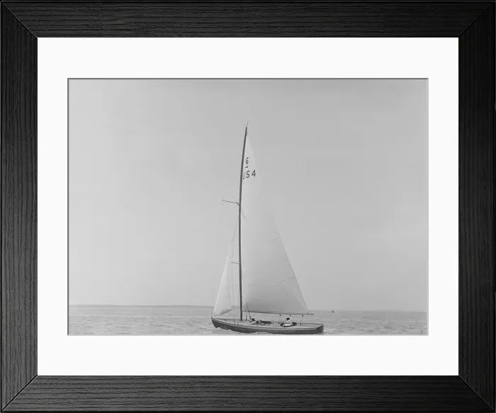 Framed Print : The 6 Metre class Sheila (US4) sailing upwind, 1921. Creator: Kirk & Sons of Cowes Framed Print : The 6 Metre class Sheila (US4) sailing upwind, 1921. Creator: Kirk & Sons of Cowes